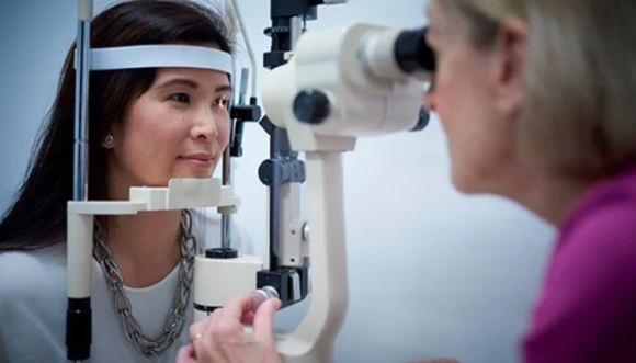 Đột phá kỹ thuật chữa cận thị bằng điện, không cần phẫu thuật