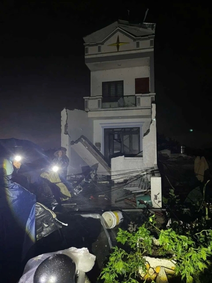 2 Loc Xoay Kinh Hoang Khoang 2 Phut Hang Tram Nha Dan Ninh Binh Hu Hai Giua Dem