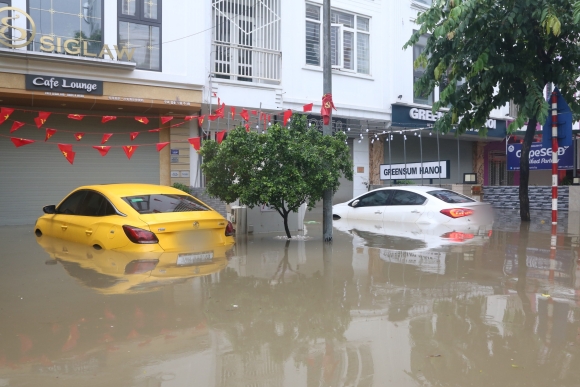 4 Ha Noi Khu Nha Giau Ngap Khong Loi Thoat Dan Thuc Xuyen Dem Dap Dap Ngan Nuoc