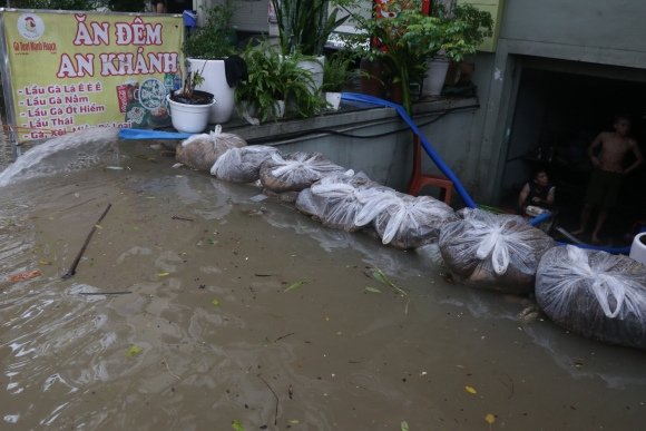 5 Ha Noi Khu Nha Giau Ngap Khong Loi Thoat Dan Thuc Xuyen Dem Dap Dap Ngan Nuoc