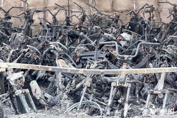 1 Can Canh Hang Tram Xe Tro Khung Sau Vu Chay O Cau Vinh Tuy Ha Noi