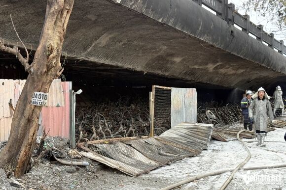 3 Can Canh Hang Tram Xe Tro Khung Sau Vu Chay O Cau Vinh Tuy Ha Noi