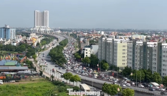 1 Phuong Tien Tang Gap 2 3 Lan Cua Ngo Ha Noi Va Cao Toc Un Tac Keo Dai