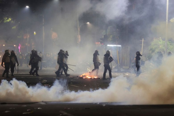 2 It Nhat 3 Nguoi Chet Sau Khi Dam Dong Dot Chay Toa Nha Quoc Hoi Khu Vuc Indonesia