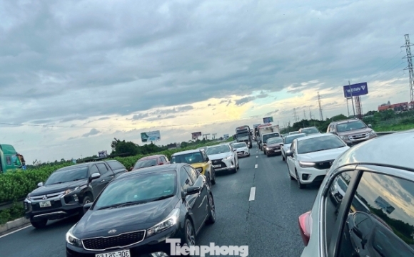 3 Phuong Tien Tang Gap 2 3 Lan Cua Ngo Ha Noi Va Cao Toc Un Tac Keo Dai