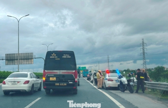 4 Phuong Tien Tang Gap 2 3 Lan Cua Ngo Ha Noi Va Cao Toc Un Tac Keo Dai