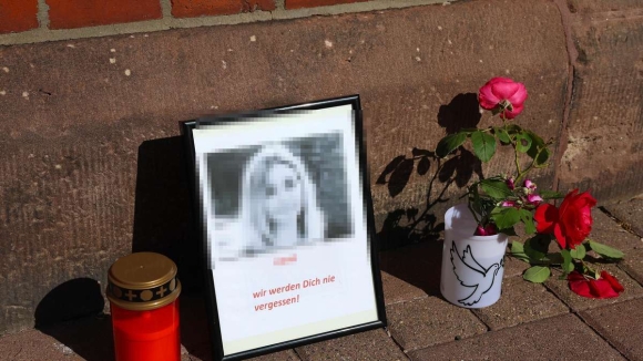 1 Gia Dinh Nan Nhan 16 Tuoi Bi Day Xuong Tau O Duc Nhan Gan 24000 Euro Quyen Gop Nghi Pham Nguoi Iraq Sap Bi Truc Xuat