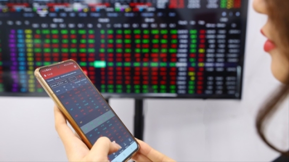 1 Bo De Xuat Ap Thue 20 Voi Lai Ban Chung Khoan Va Bat Dong San