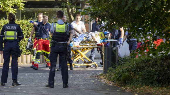 2 Nam Sinh 17 Tuoi Dam Giao Vien Trong Thuong Tai Truong Cao Dang Nghe O Duc Bi Canh Sat Ban Chet