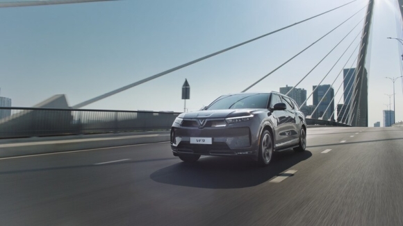 1 Vinfast Lo Rong Tang Vot Tien Mat Can Kiet Vingroup Ganh Nang 3 Ty Usd