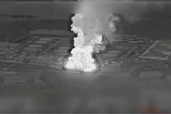 3 Nga Doi Mat Nguy Co Thieu Nhien Lieu Gia Xang Tang Vot Do Ukraine Tan Cong Nha May Loc Dau