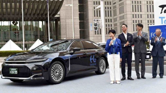 2 Tokyo Dua Hang Tram Chiec Taxi Dac Biet Ra Thi Truong Chay 820km Chi Voi 3 Phut Nap Nhien Lieu Khong Phat Thai Co2