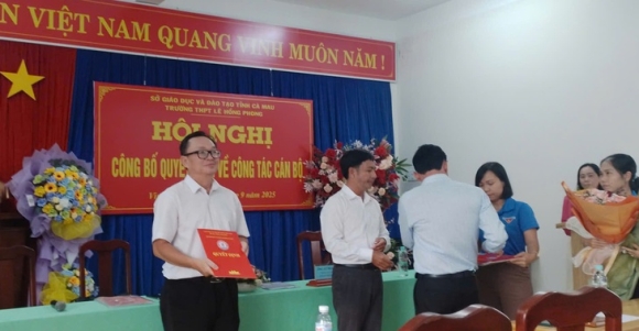 1 Ca Mau Dieu Chuyen Hieu Truong Thpt Bi To Thu Chi Sai Quy Dinh Sang Lam Hieu Truong Truong Khac