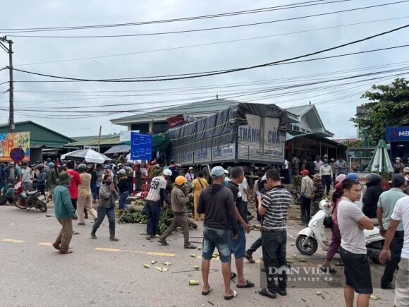 1 Kinh Hoang Vu Xe Tai Lao Vao Cho Chuoi Tan Long Quang Tri Lam 3 Nguoi Tu Vong 3 Nguoi Bi Thuong Nang