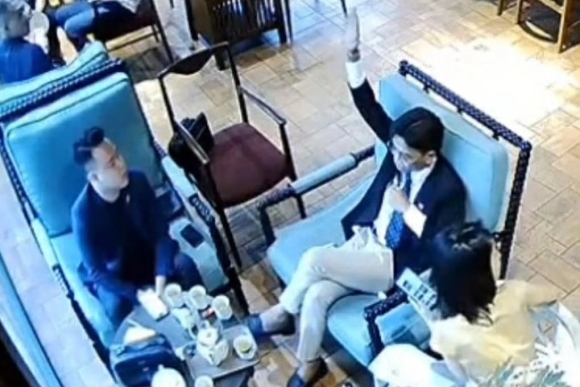 1 Khach Hut Thuoc Tai Quan Ca Phe Va Hanh Dong Con Do Cong An Vao Cuoc Lam Ro Vu Viec