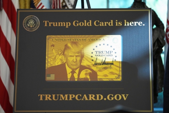 1 Ong Trump Ra Mat The Vang 1 Trieu Usd Cho Nguoi Giau Muon Nhap Cu My