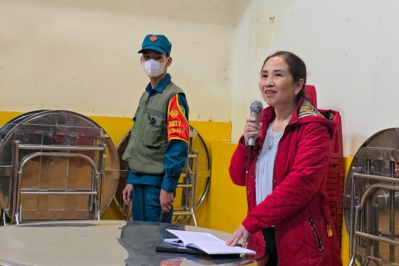 2 Sau Vu To Thuc Pham Kem Chat Luong Truong Tieu Hoc Bat Ngo Tam Dung Bua An Ban Tru