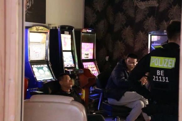 2 Canh Sat Berlin Triet Pha O Co Bac Phat Hien Ma Tuy Vu Khi Va Dau Hieu Mai Dam Tai Lichtenberg