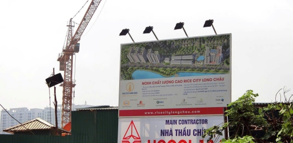 2 Mua Nha O Xa Hoi Kho Nhu Len Troi