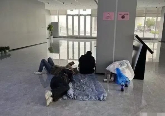 2 Them Hang Xe Dien Nezha Cua Trung Quoc Sup Do No Xau 14 Ty Usd Doanh Thu Boc Hoi 98 Nhan Vien Bi No Luong Dong Loat Bieu Tinh