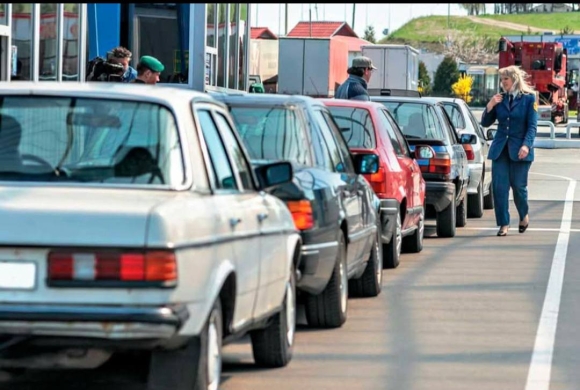 2 Nga Doi Mat Khung Hoang Nhien Lieu Cam Xuat Khau Gia Tang Ky Luc Va Nhung Cuoc Tan Cong Vao Nha May Loc Dau