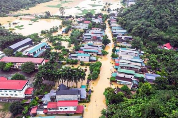 2 Nuoc Lu Song Hong Tran Vao Nha Dan Ngap Toi Noc Tang 1