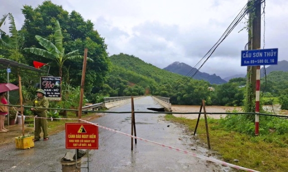 2 O To Bi Thoi Bay Sap Mo Cau O Thanh Hoa Trong Bao So 10