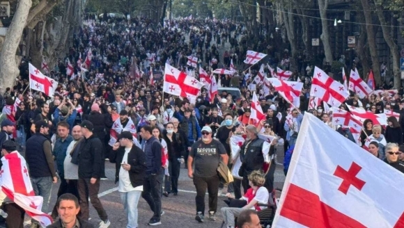 2 Bung Phat Cang Thang Tai Georgia Nguoi Bieu Tinh Tran Vao Dinh Tong Thong O Tbilisi