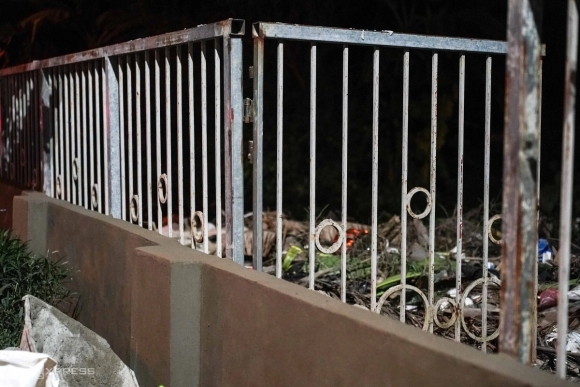 3 Lo Tai Ngap Nguoi Ha Noi Dap Dap Dung Tam Chan Truoc Nha