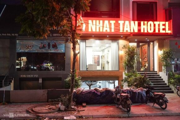 4 Lo Tai Ngap Nguoi Ha Noi Dap Dap Dung Tam Chan Truoc Nha