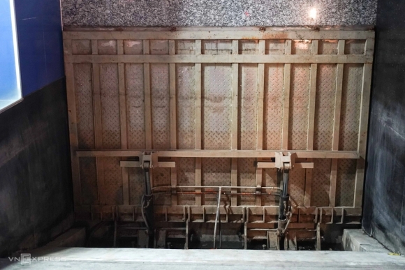 7 Lo Tai Ngap Nguoi Ha Noi Dap Dap Dung Tam Chan Truoc Nha