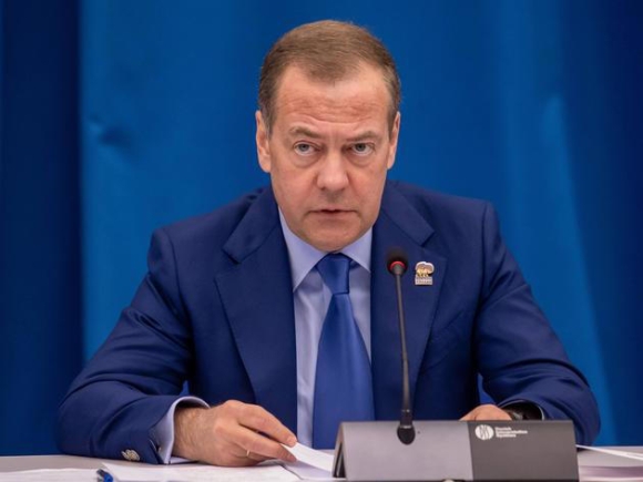 1 Medvedev Mat Binh Tinh Vi Thu Tuong Duc Merz Gay Chan Dong Ngay Ca Tai Nga