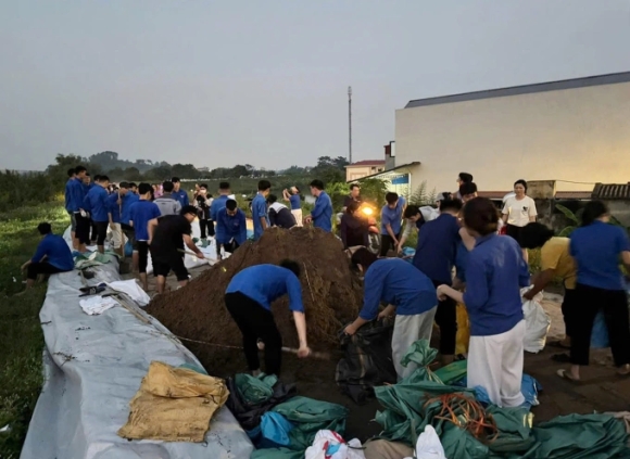 2 Dem Trang Dap De Song Cau