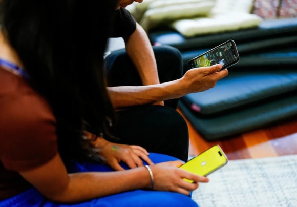 1 Eu Tinh Cam Thieu Nien Duoi 16 Tuoi Su Dung Mang Xa Hoi