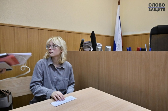 1 Nu Ca Si Bi Bat Tai Que Nha Putin Vi Hat Nhac Phan Khang