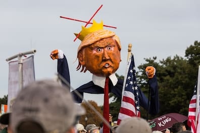 1 Hang Trieu Nguoi My Xuong Duong Bieu Tinh Chong Chinh Quyen Trump Voi Khau Hieu Khong Co Vua