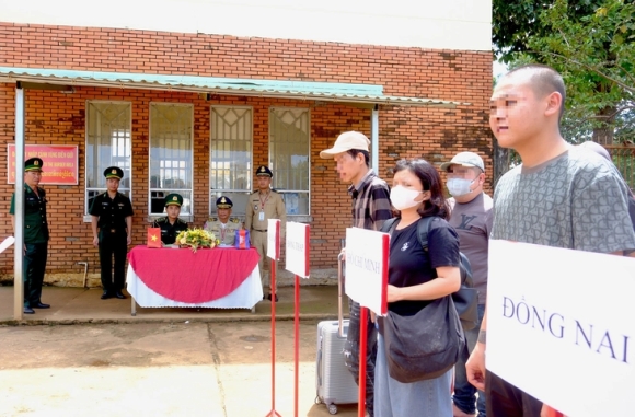 1 Tiep Nhan Them Nhieu Nguoi Viet O Campuchia 3 Nguoi Khai Bi Ban Du Ban Qua Bien Gioi
