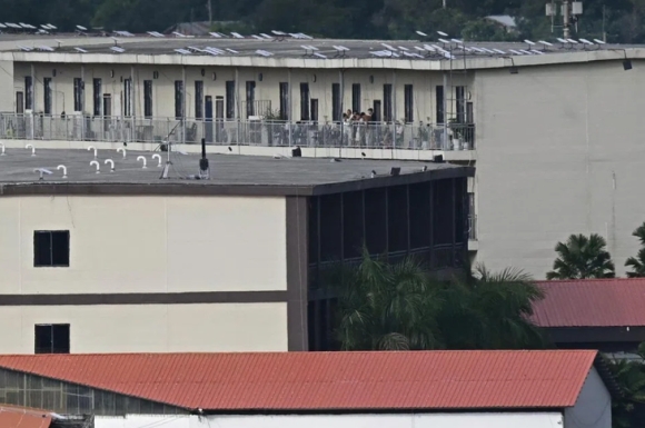 1 Myanmar Dot Kich Trai Lua Dao 2200 Nguoi Thu 30 Thiet Bi Starlink Bi An