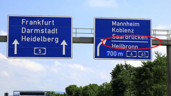 1 Bien Bao Giao Thong O Duc Hieu Ro Y Nghia Vach Ke Ngang Giup Lai Xe An Toan