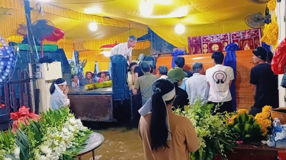 1 Hue Lu Dac Biet Lon Nguoi Da Khuat Cung Phai Chay Lu