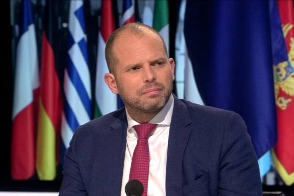 2 Bo Truong Quoc Phong Bi Nato Khong So De Doa Hat Nhan Cua Nga San Sang Xoa So Moscow Neu Can