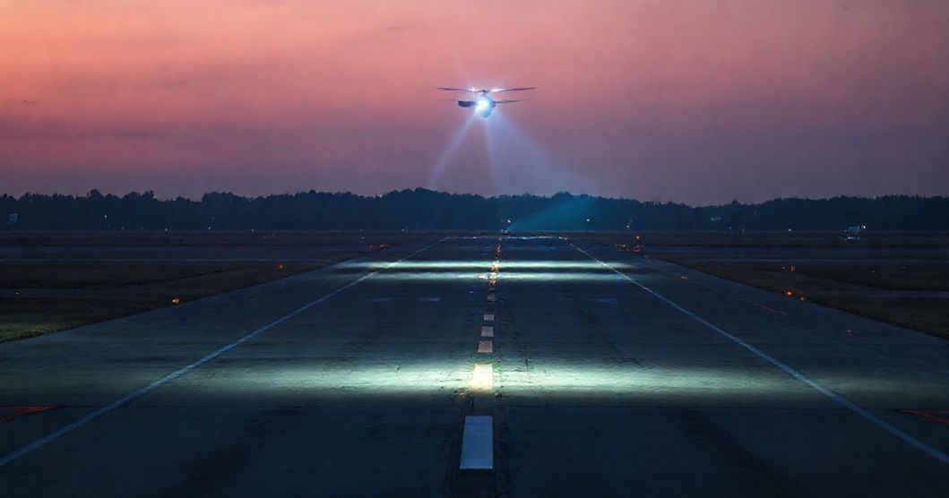 Sân bay Berlin tạm ngừng hoạt động gần hai giờ do máy bay không người lái