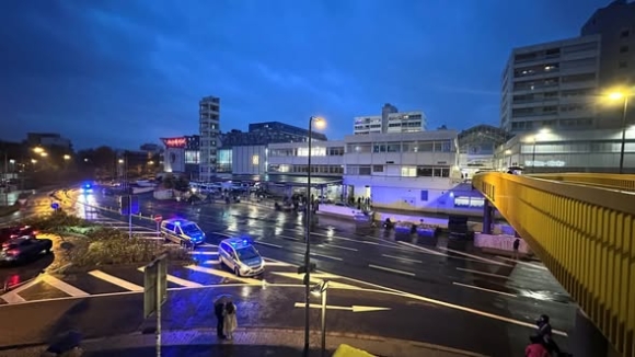 2 Tieng No Bi An Gay Nao Loan Trung Tam Mua Sam O Frankfurt Tam Nguoi Bi Thuong