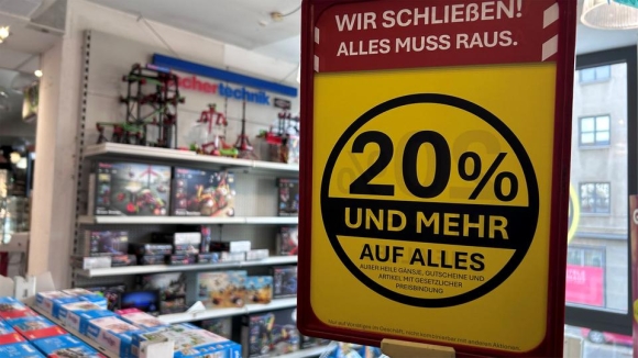 2 Nhieu Cua Hang Truyen Thong Tai Duc Dong Cua Bao Hieu Thach Thuc Cho Nganh Ban Le