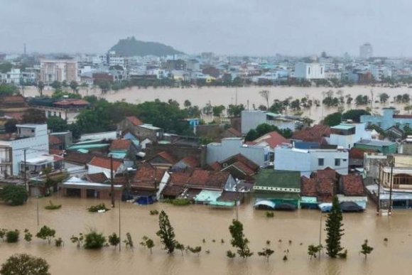 10 Lu Lich Su Nhan Chim Nha Trang Oto Troi Dat Trong Lan Nuoc Duc Ngau