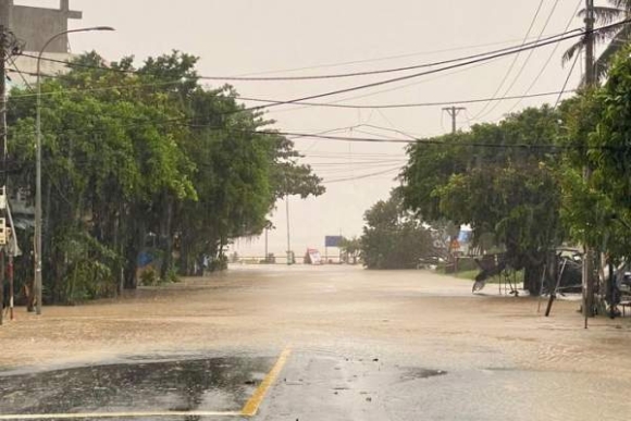 11 Lu Lich Su Nhan Chim Nha Trang Oto Troi Dat Trong Lan Nuoc Duc Ngau