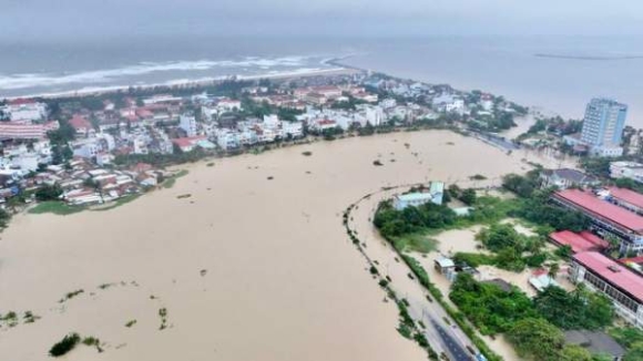 15 Lu Lich Su Nhan Chim Nha Trang Oto Troi Dat Trong Lan Nuoc Duc Ngau