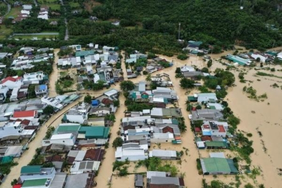 1 Lu Lich Su Nhan Chim Nha Trang Oto Troi Dat Trong Lan Nuoc Duc Ngau