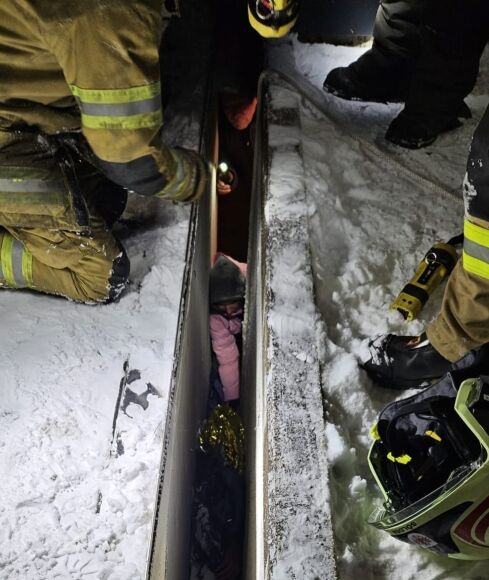 2 Thanh Nien Duc Suyt Tu Vong Vi Ket Trong Khe Hep 30 Cm O Nhiet Do Am 10 Do C Linh Cuu Hoa Ao Giai Cuu Ngoan Muc