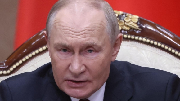 1 Khong Con Im Lang Putin Doi Mat Con Bao Tu Chinh Nguoi Dan